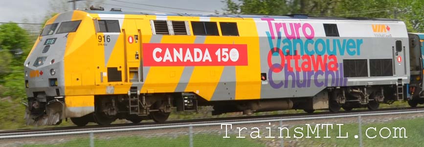 Locomotive VIA916 left side with Canada 150 colors / coté gauche avec couleurs Canada 150